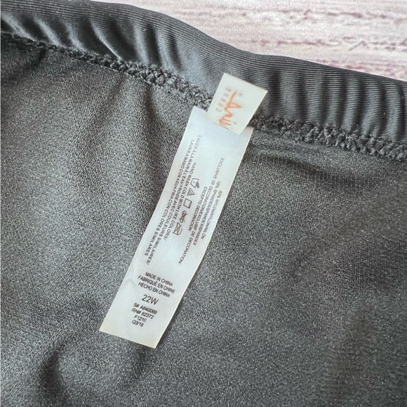 Raisins Curve Swim Skirt Bottom Black - Picture 4 of 7